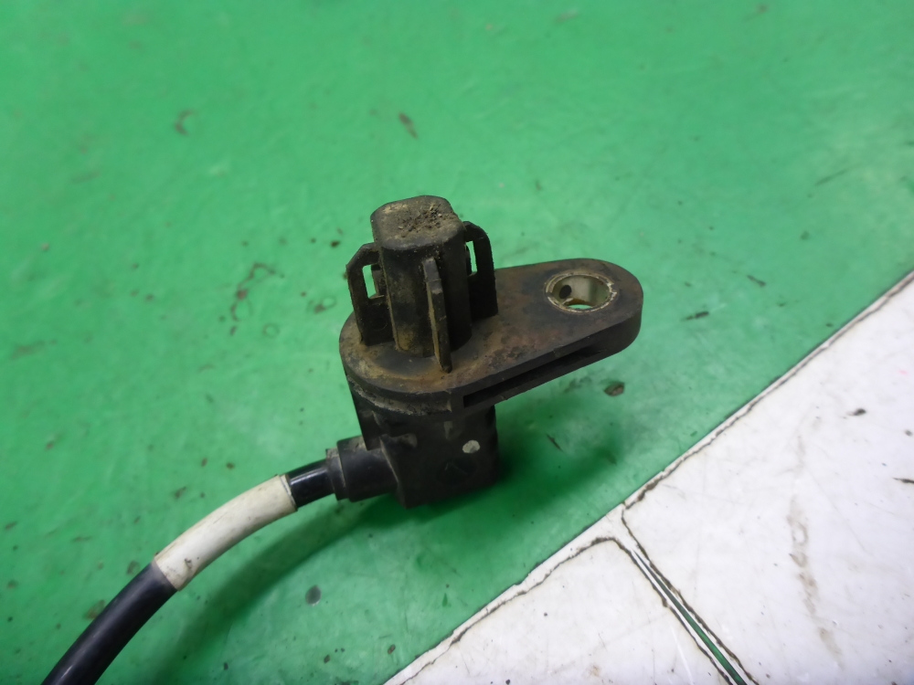 Датчик ABS передний правый