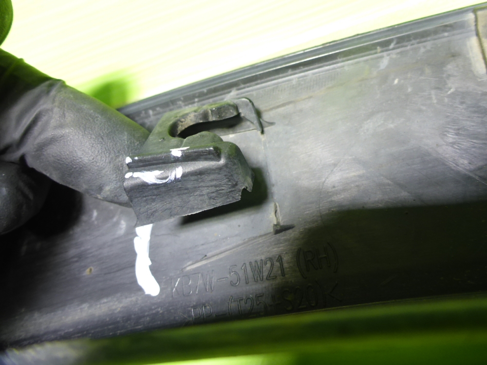 Накладка переднего крыла правого