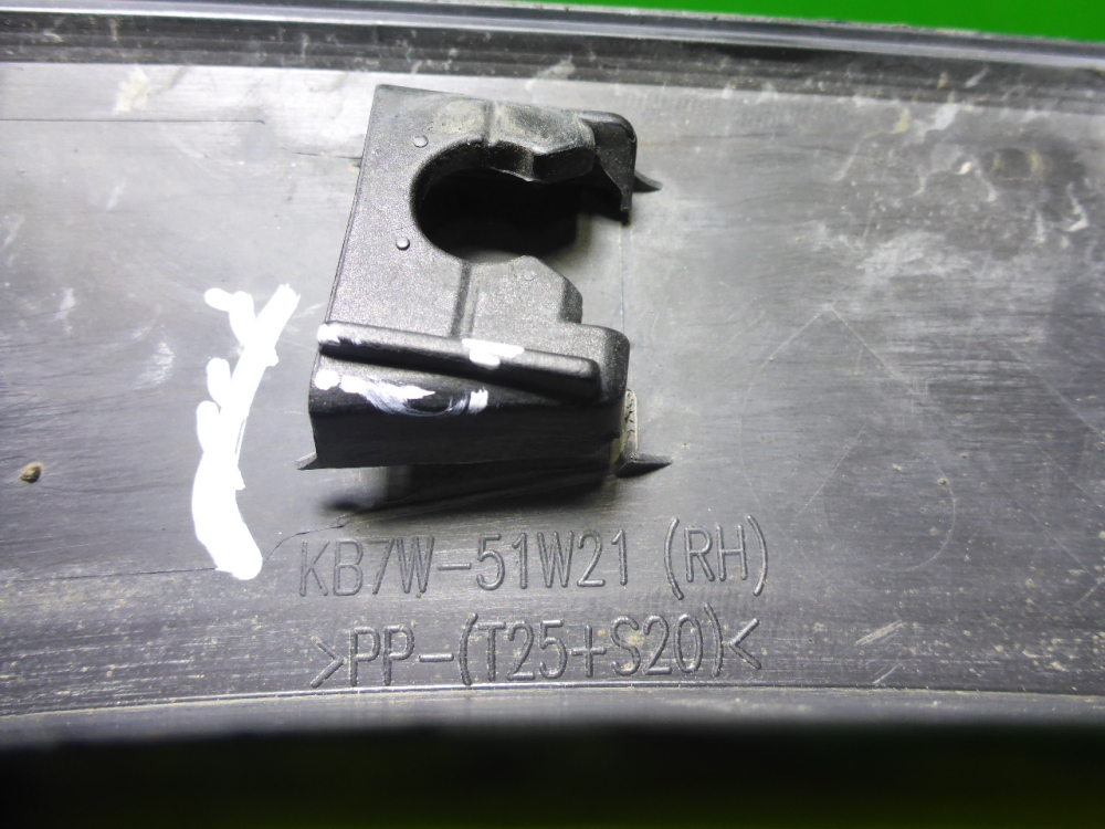 Накладка переднего крыла правого