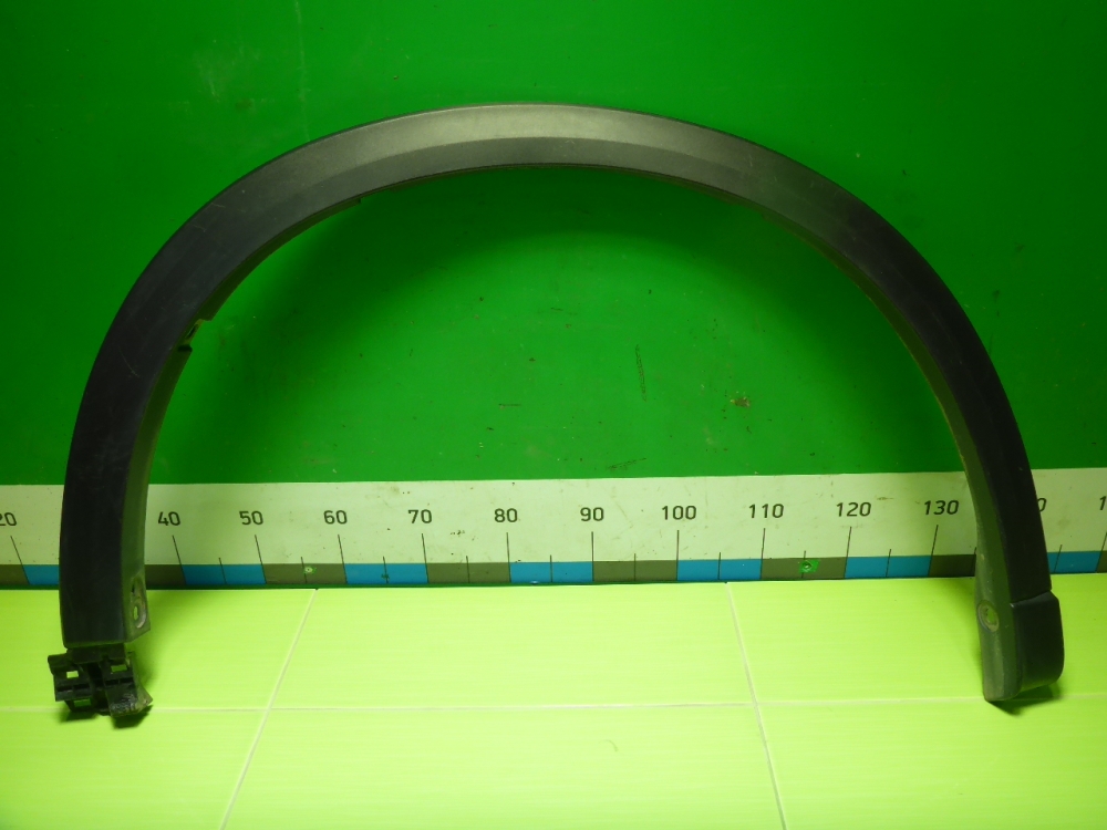 Накладка переднего крыла правого