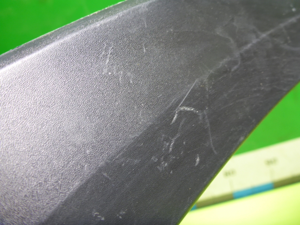 Накладка переднего крыла правого