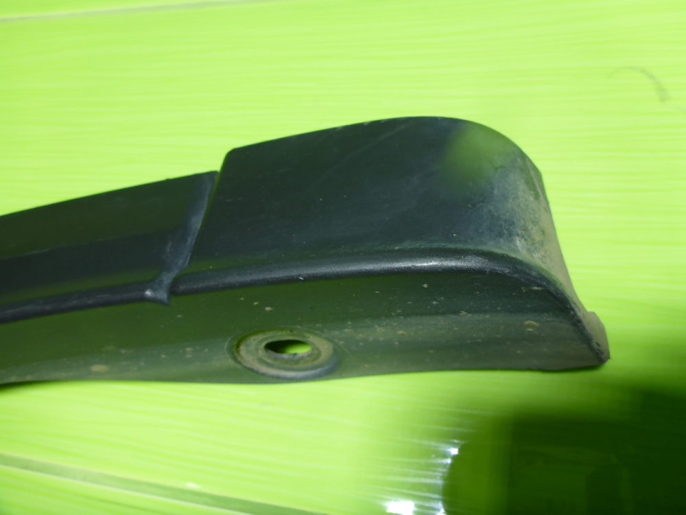 Накладка переднего крыла правого