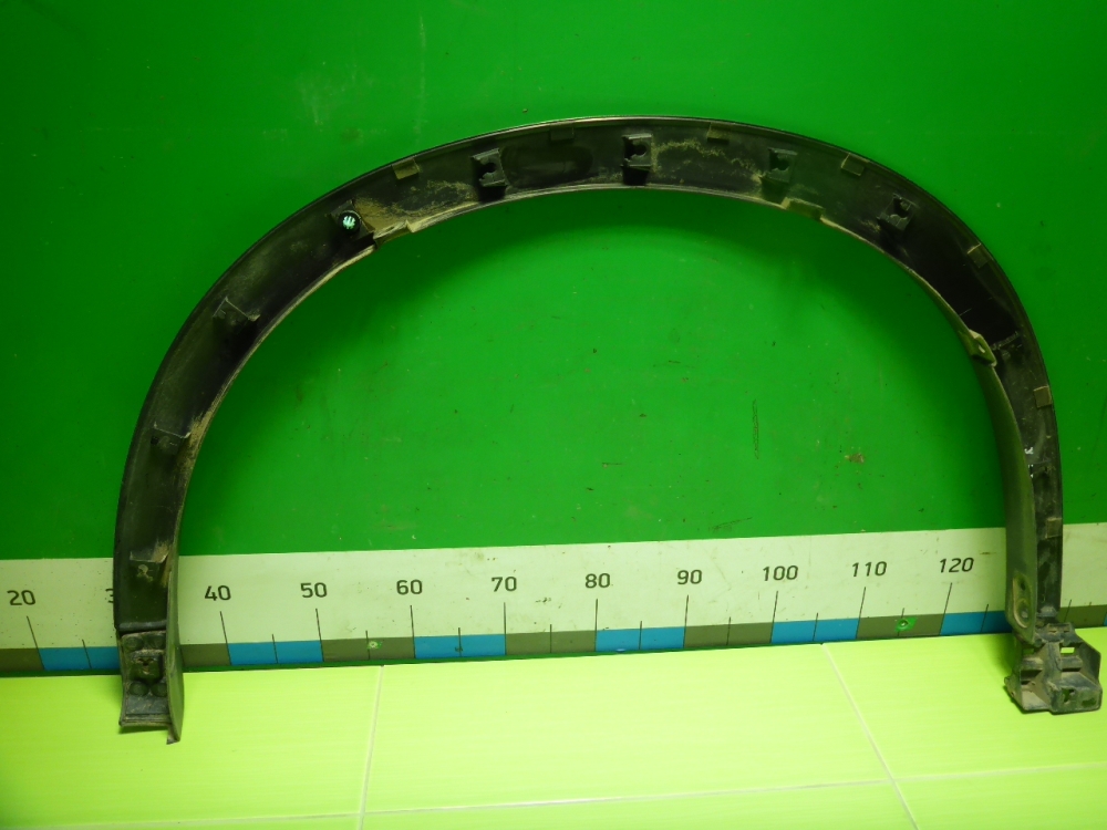 Накладка переднего крыла правого