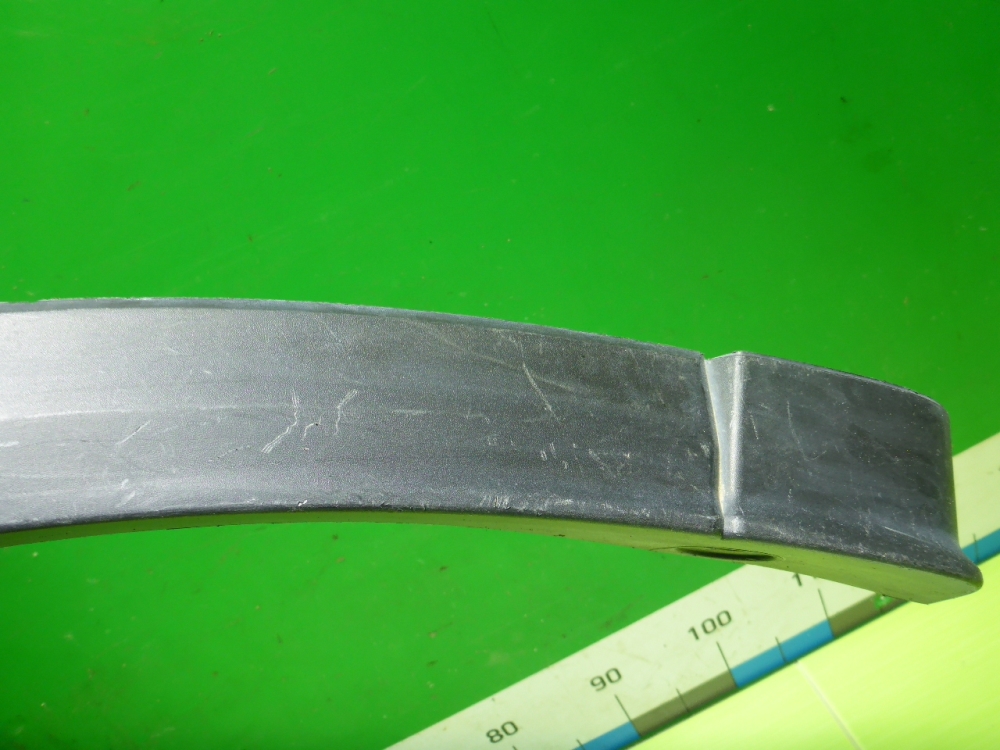 Накладка переднего крыла правого