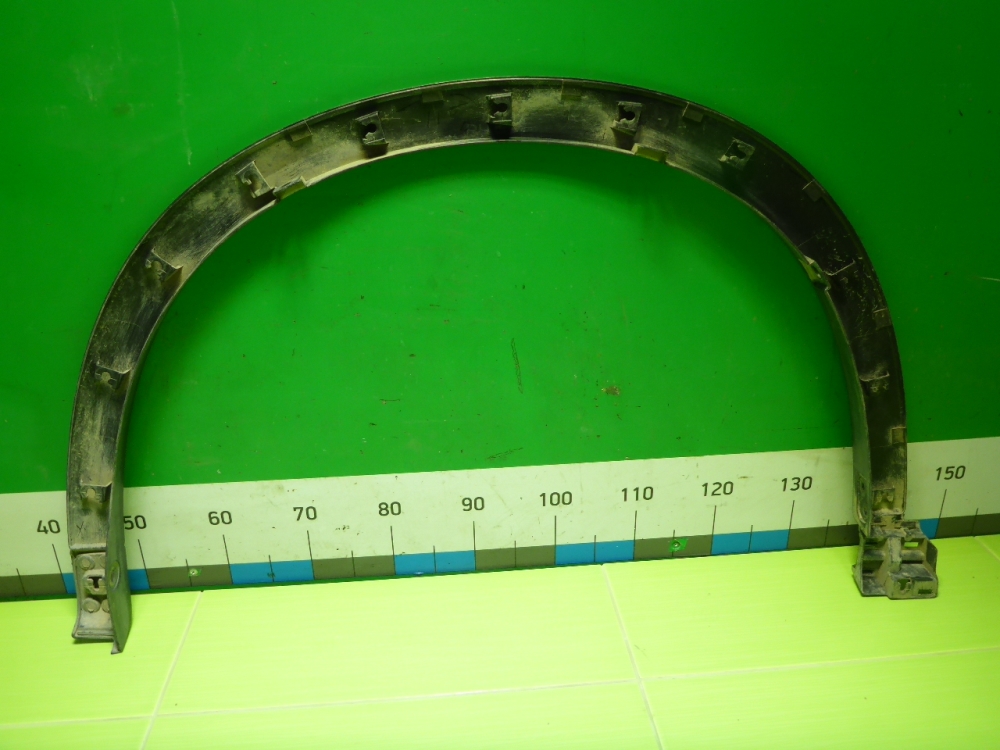 Накладка переднего крыла правого