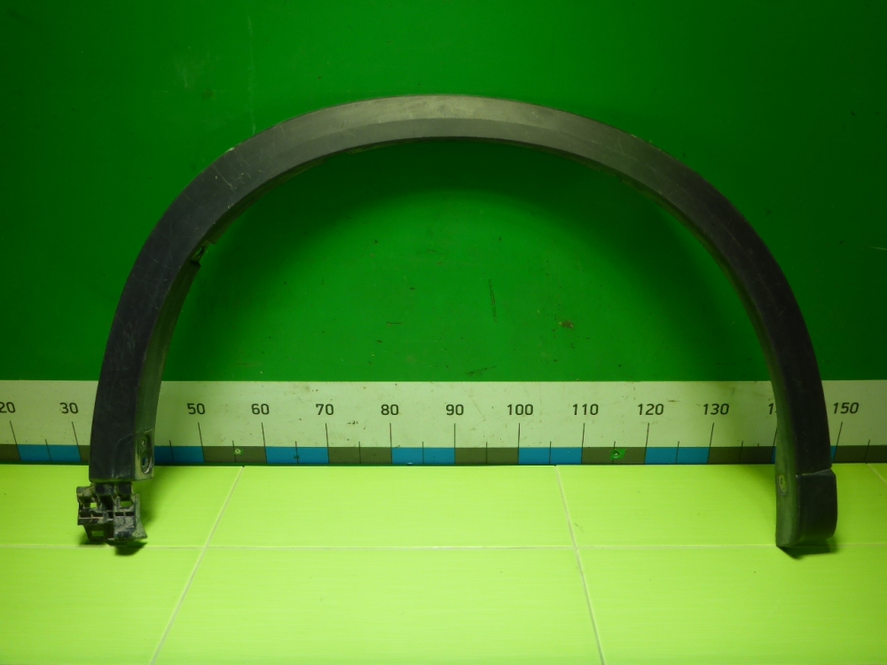 Накладка переднего крыла правого