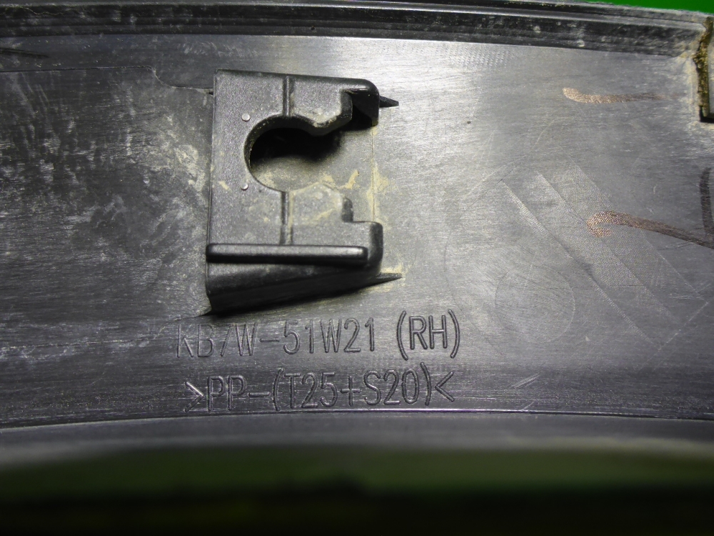 Накладка переднего крыла правого