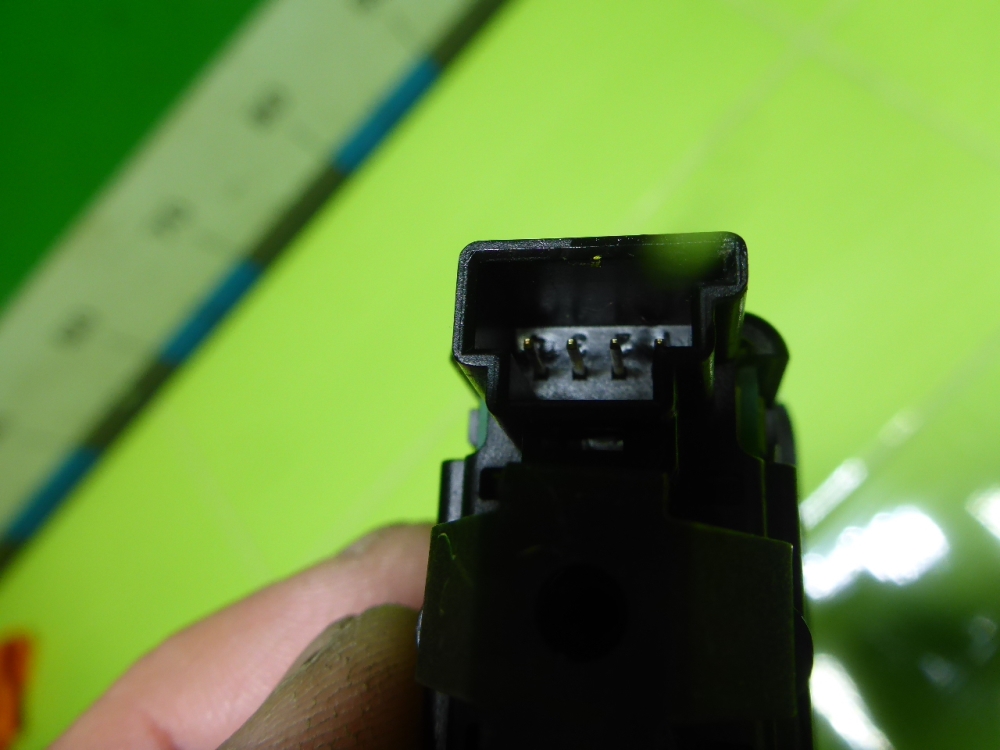 Кнопка стеклоподъемника