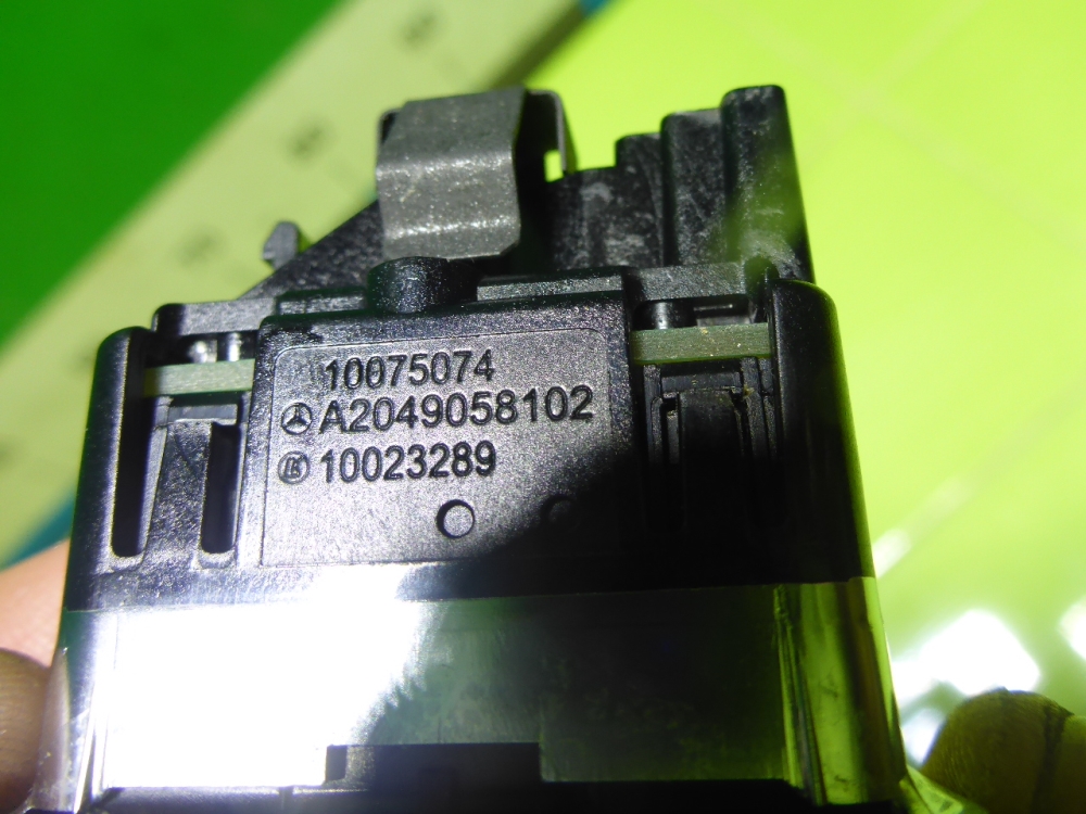 Кнопка стеклоподъемника