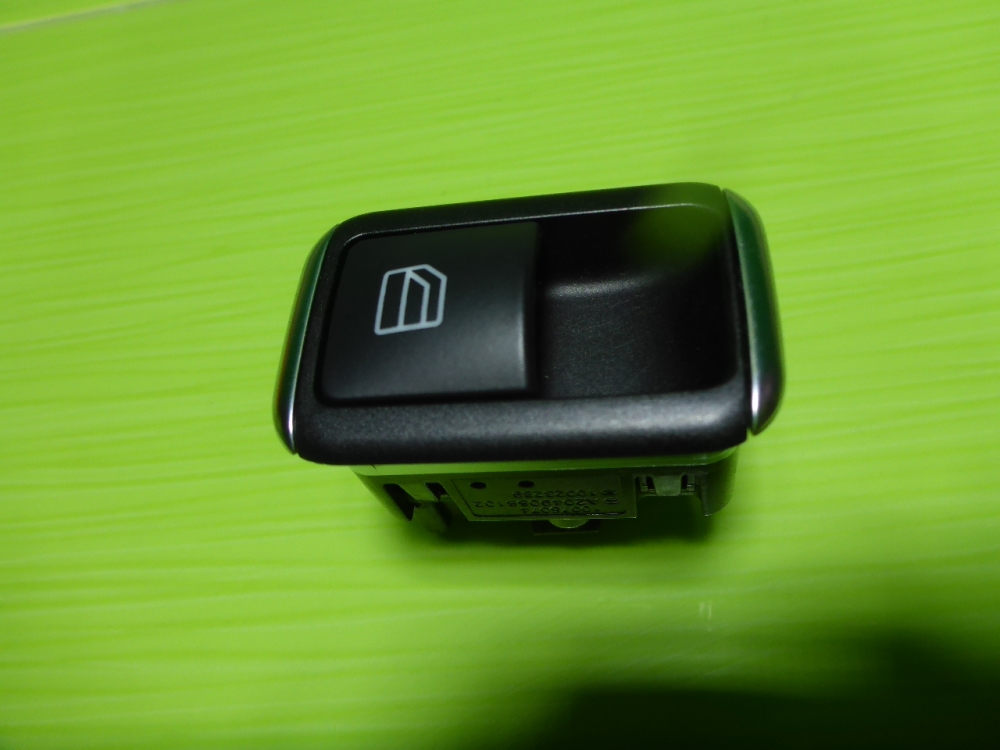 Кнопка стеклоподъемника