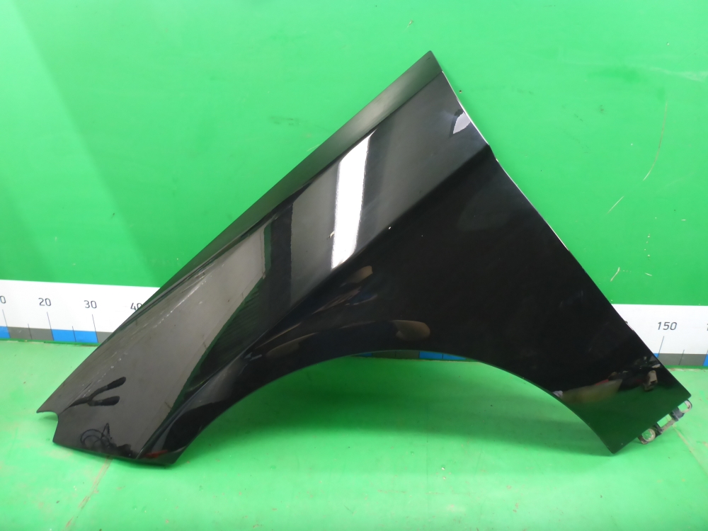 Крыло переднее левое