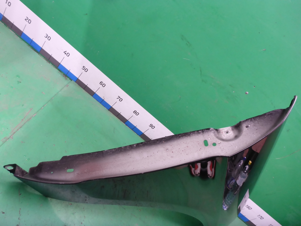 Крыло переднее правое