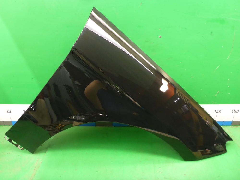 Крыло переднее правое