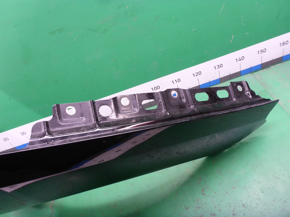 Крыло переднее правое