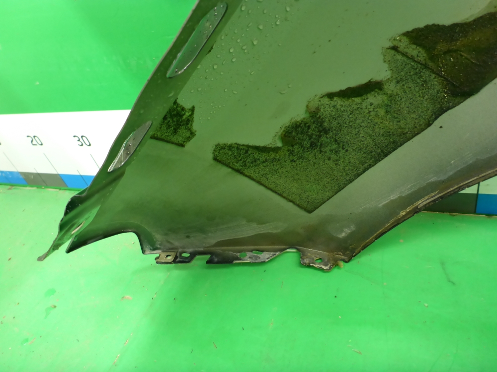 Крыло переднее правое