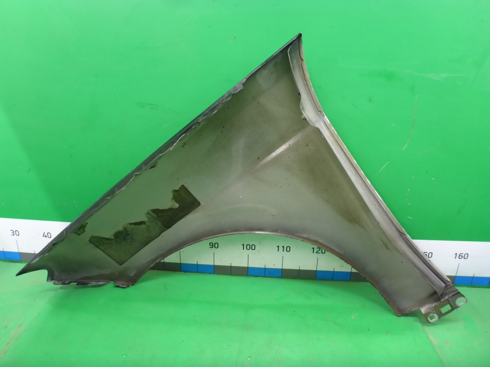 Крыло переднее правое