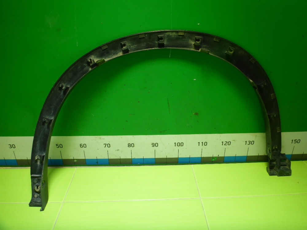 Накладка переднего крыла правого