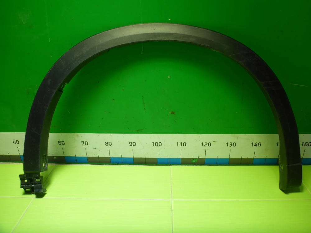 Накладка переднего крыла правого