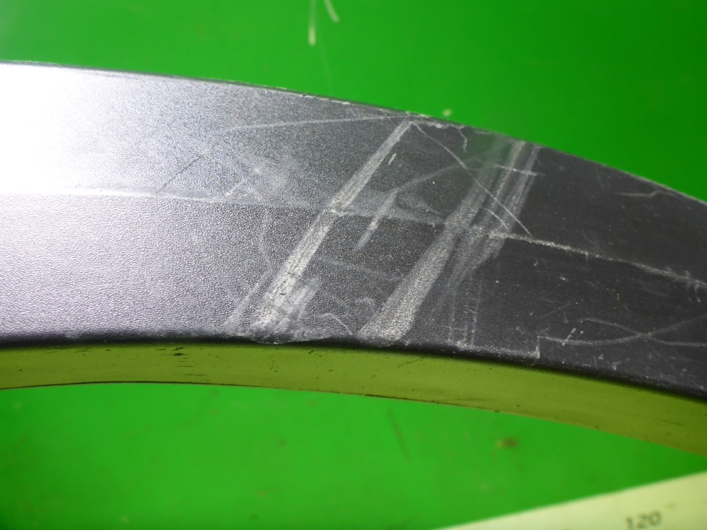 Накладка переднего крыла правого