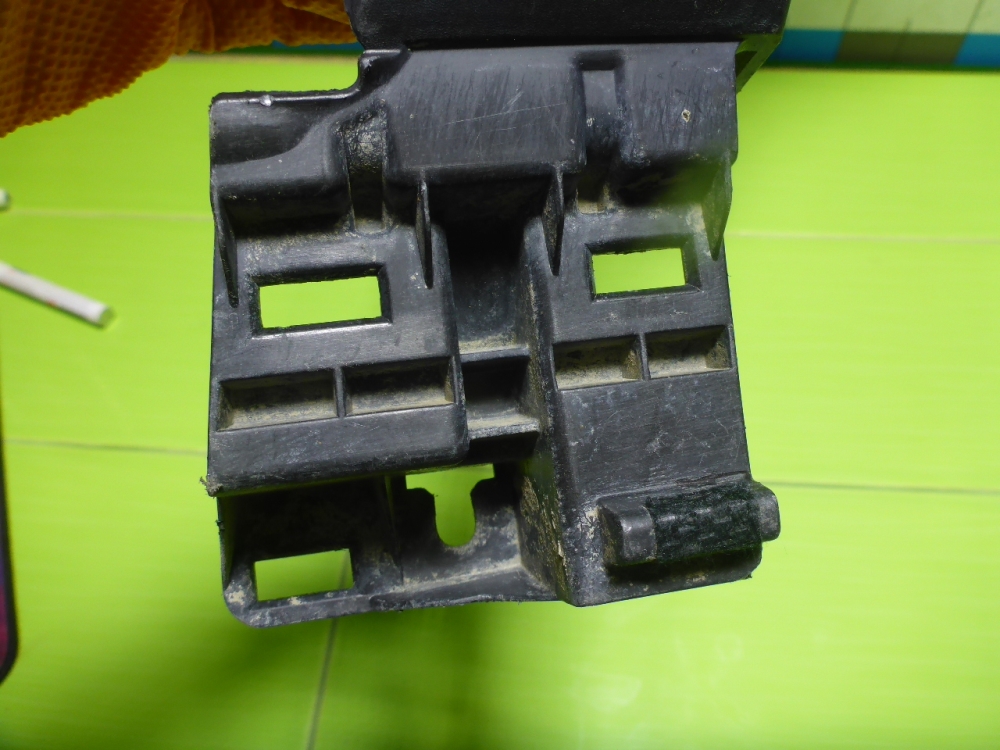 Накладка переднего крыла правого