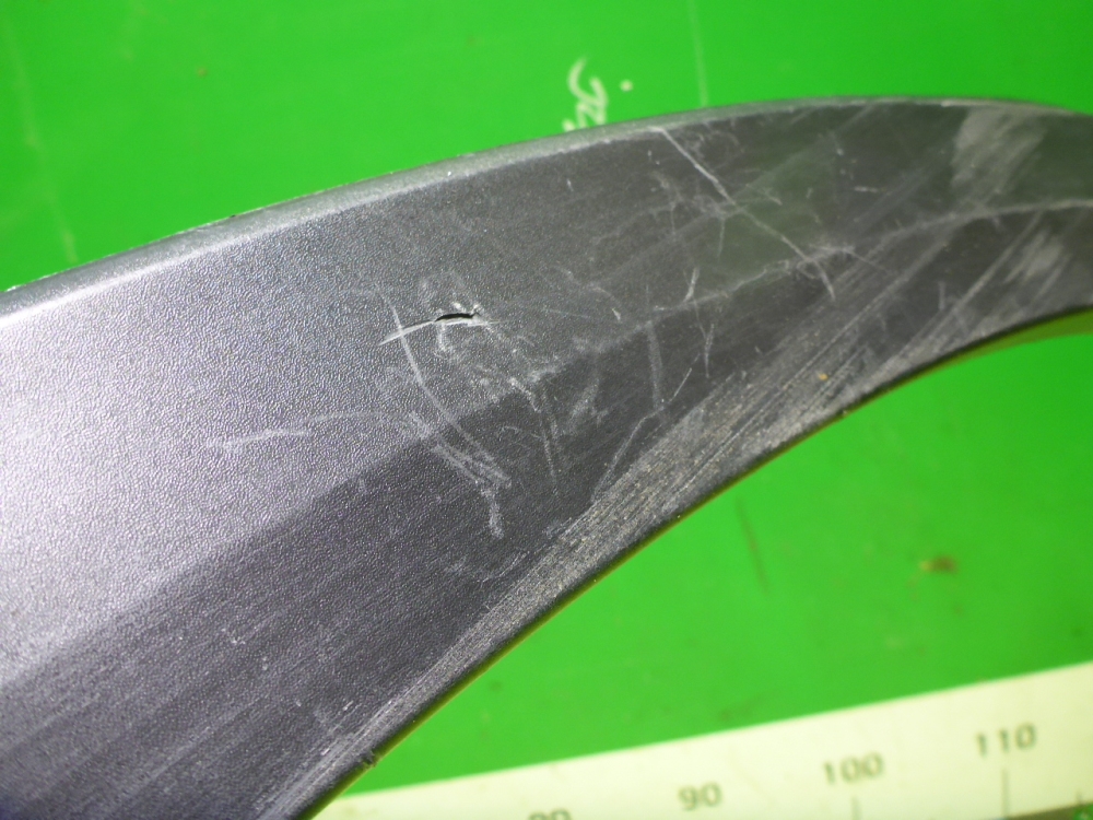 Накладка переднего крыла правого