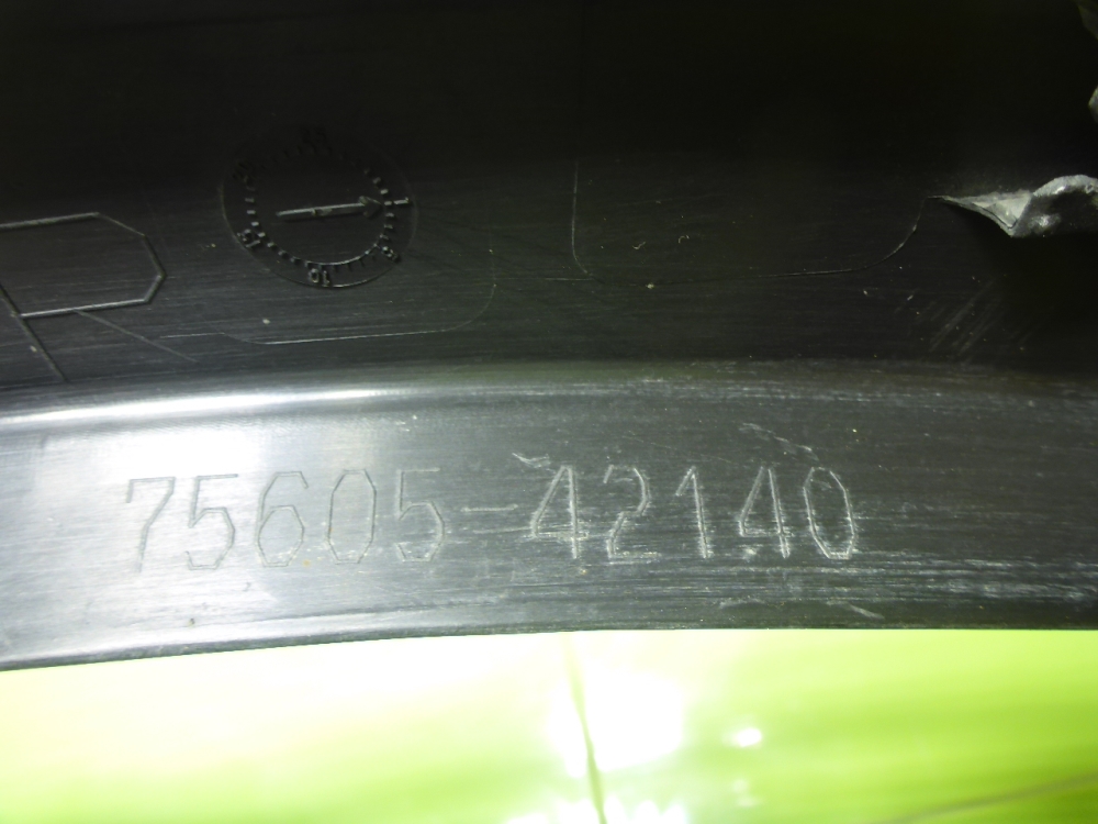 Накладка заднего крыла правого