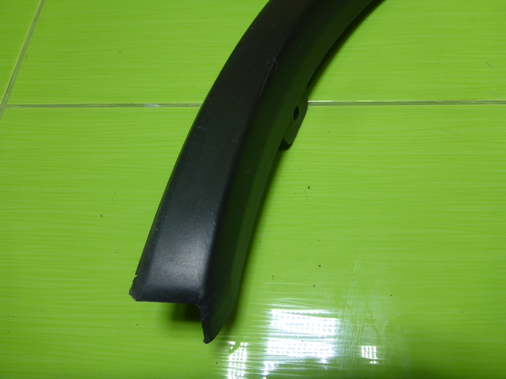 Накладка заднего крыла левого