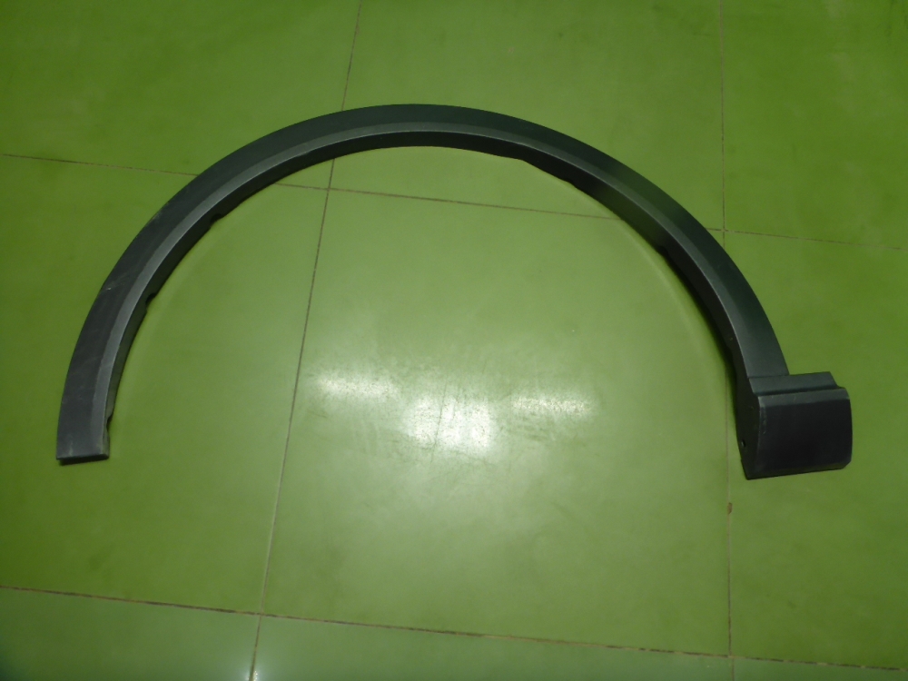 Накладка переднего крыла левого