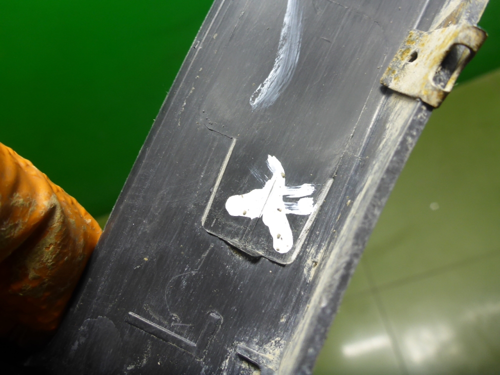 Накладка переднего крыла левого