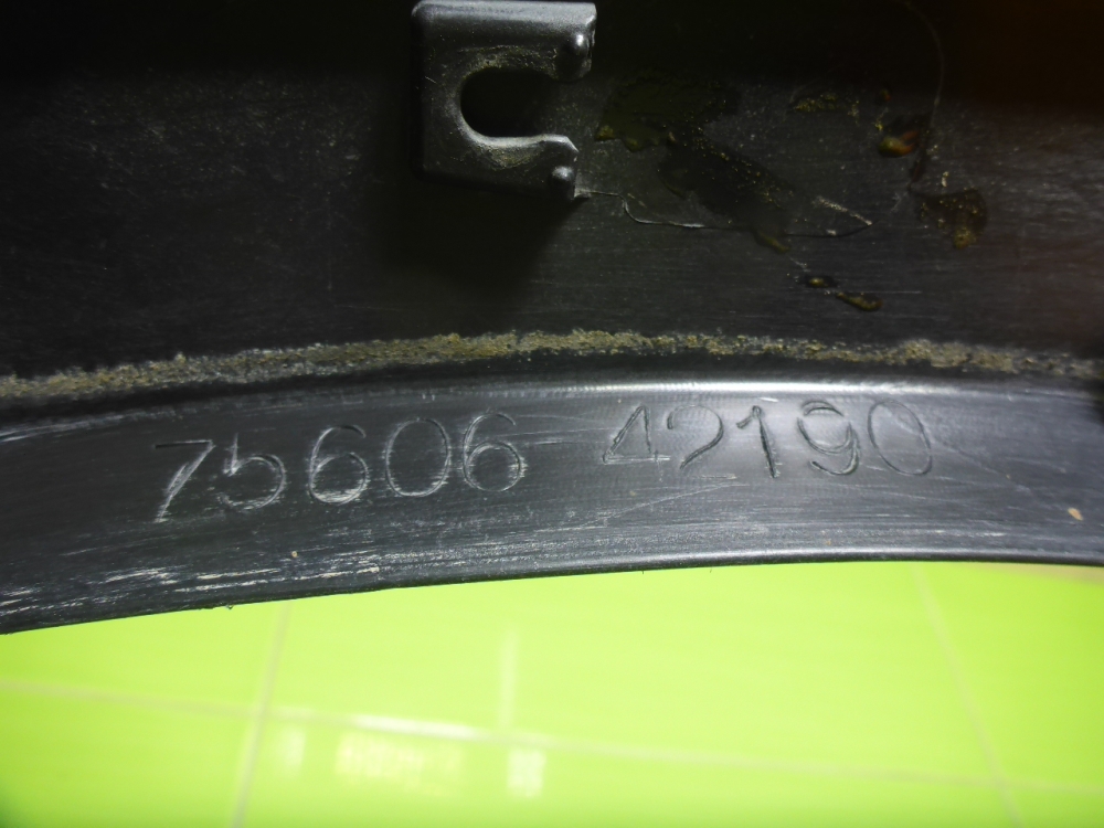 Накладка заднего крыла левого