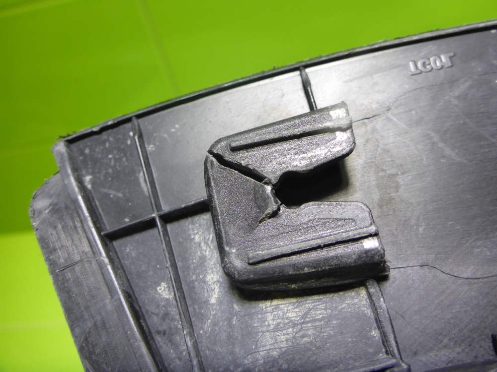 Накладка заднего крыла левого