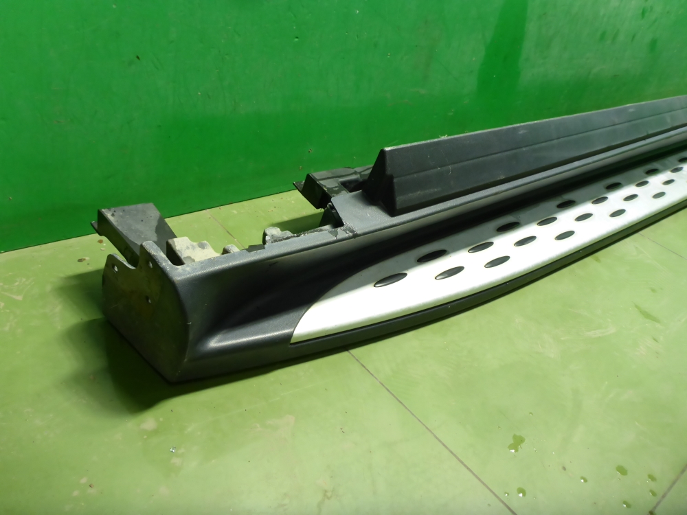 Подножка левая