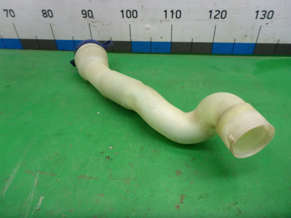 Горловина бачка омывателя