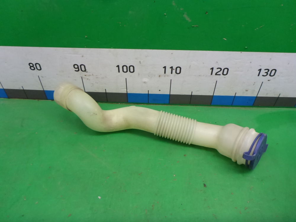 Горловина бачка омывателя