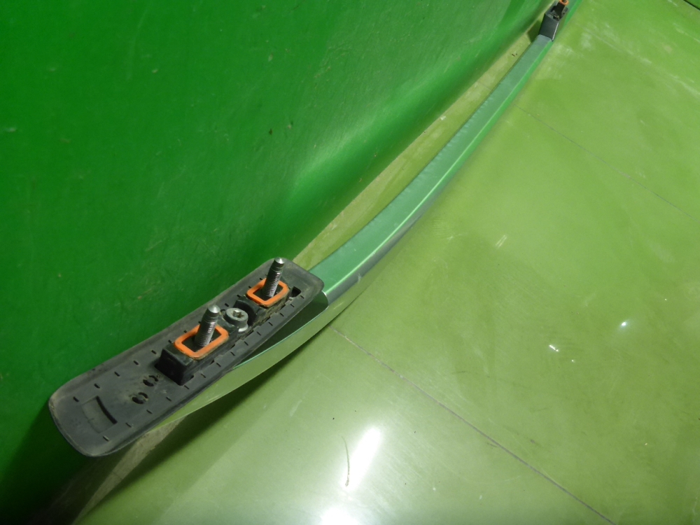 Рейлинг (релинг) левый (планка на крышу)