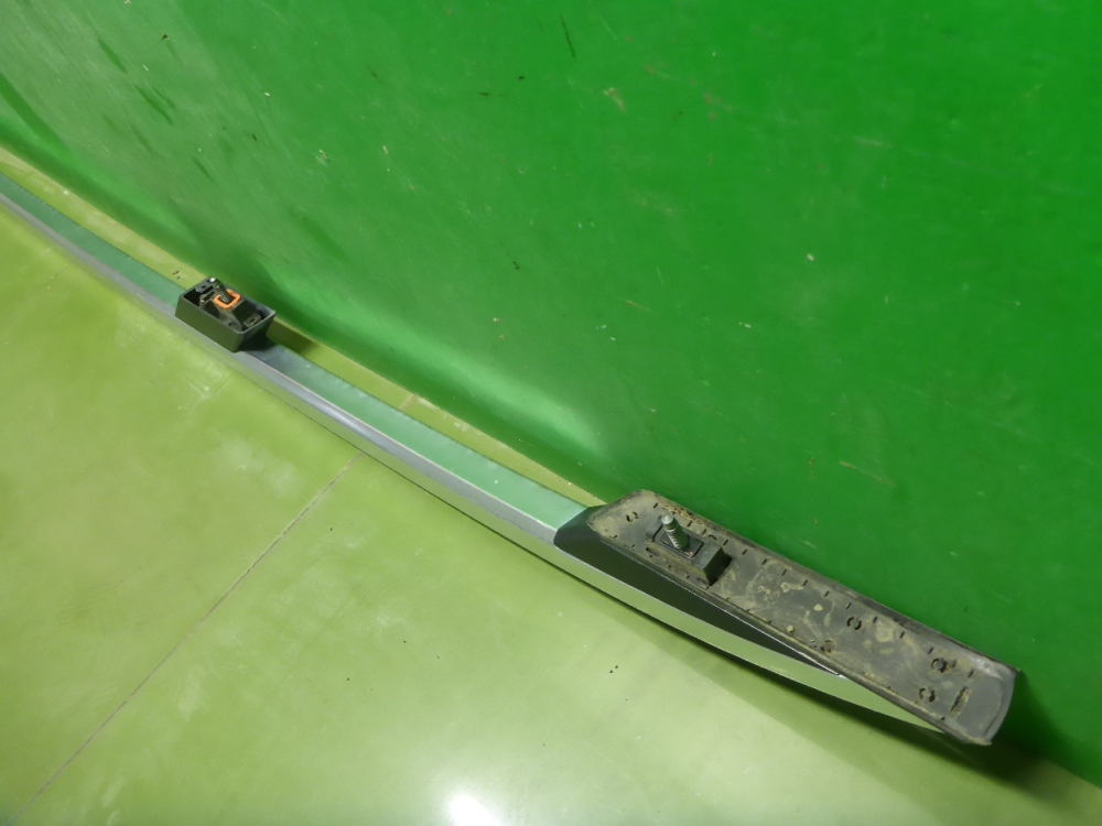 Рейлинг (релинг) левый (планка на крышу)