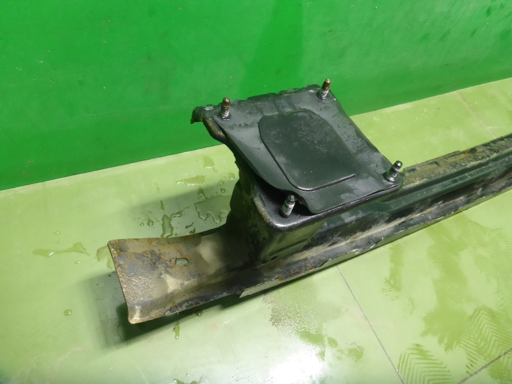 Усилитель заднего бампера