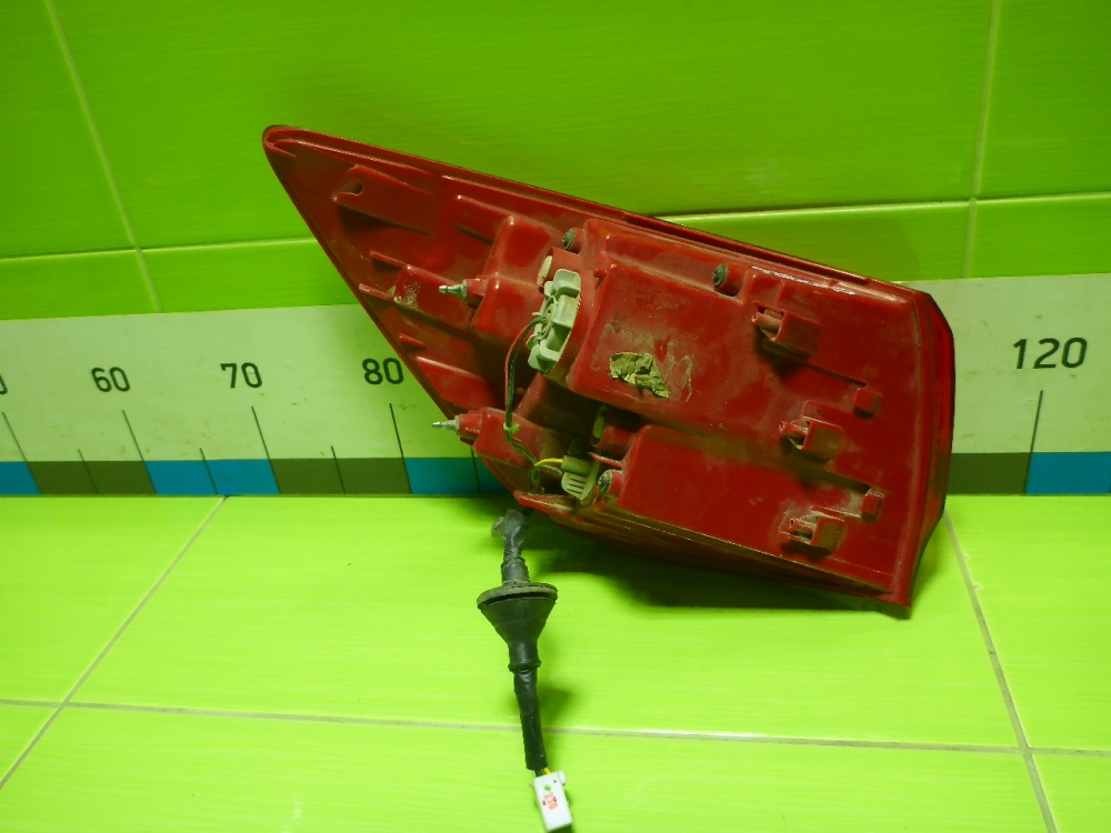 Фонарь задний наружный правый