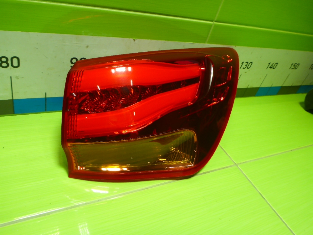 Фонарь задний наружный правый