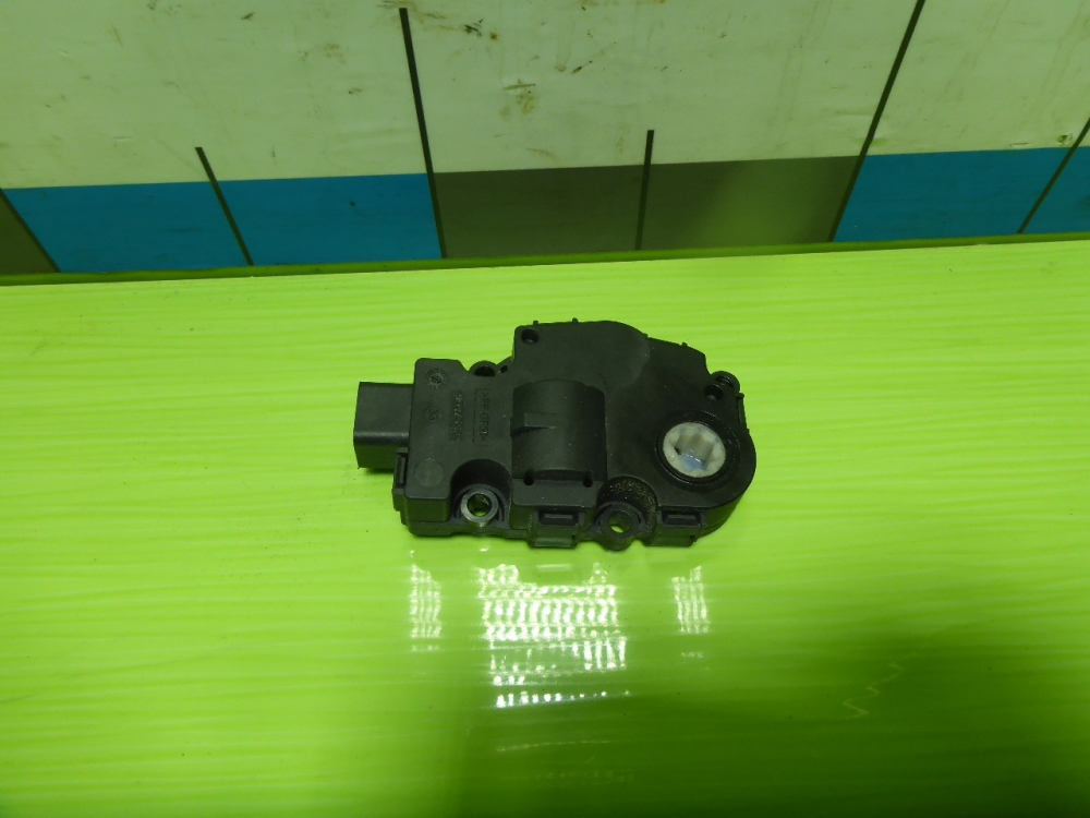 Моторчик заслонки печки