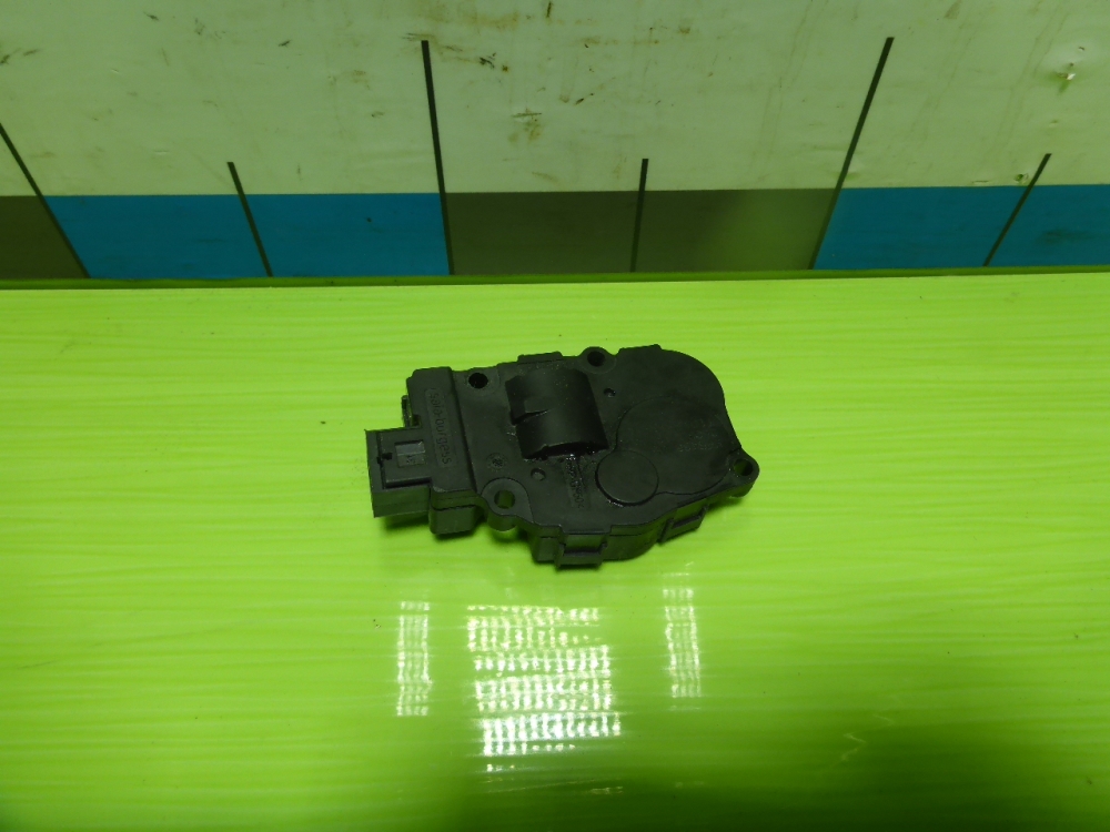 Моторчик заслонки печки