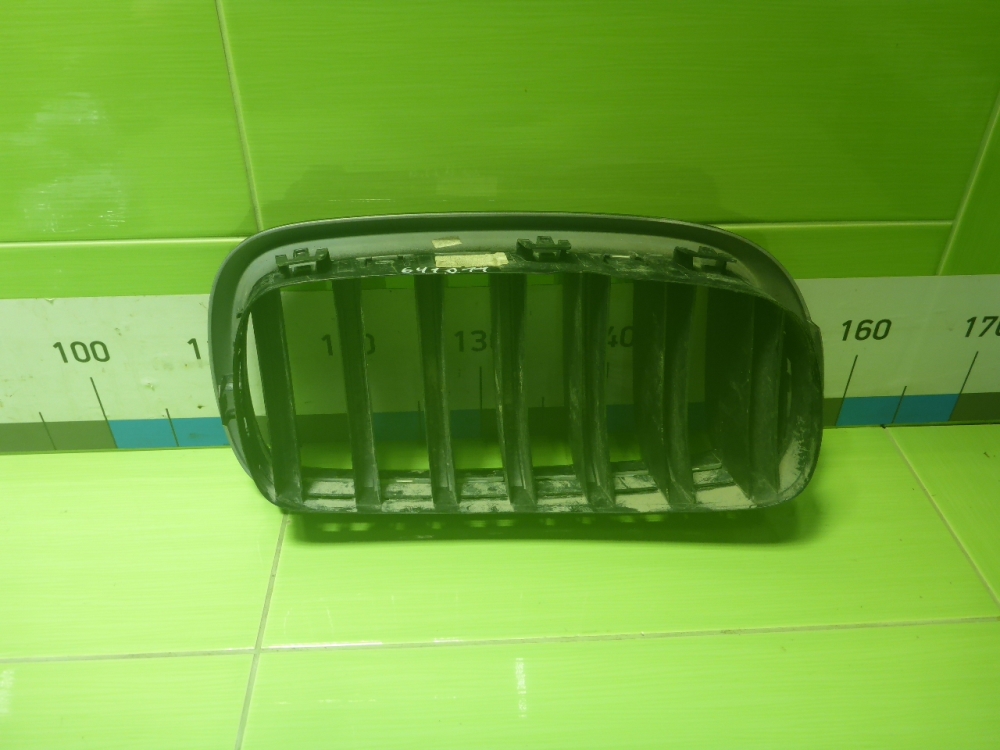 Решетка радиатора левая