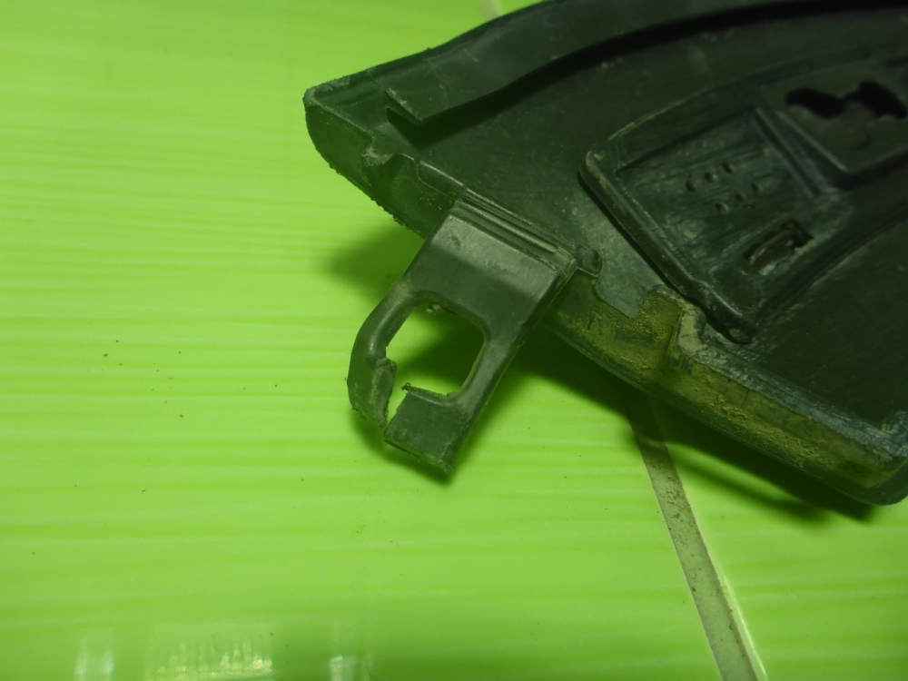 Накладка заднего крыла левого