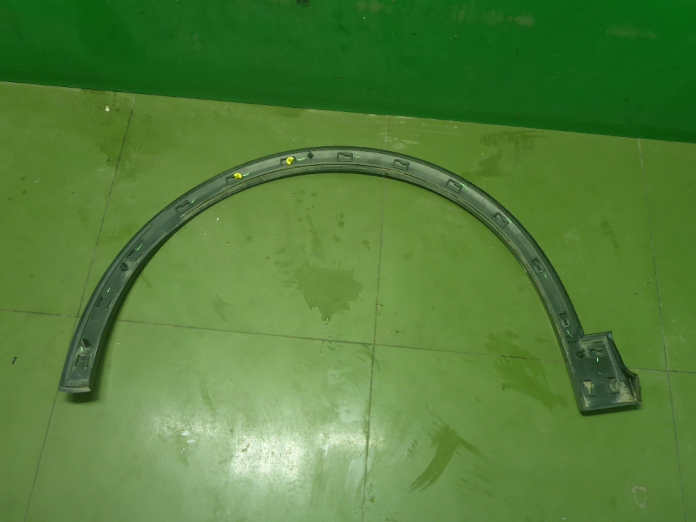 Накладка переднего крыла правого