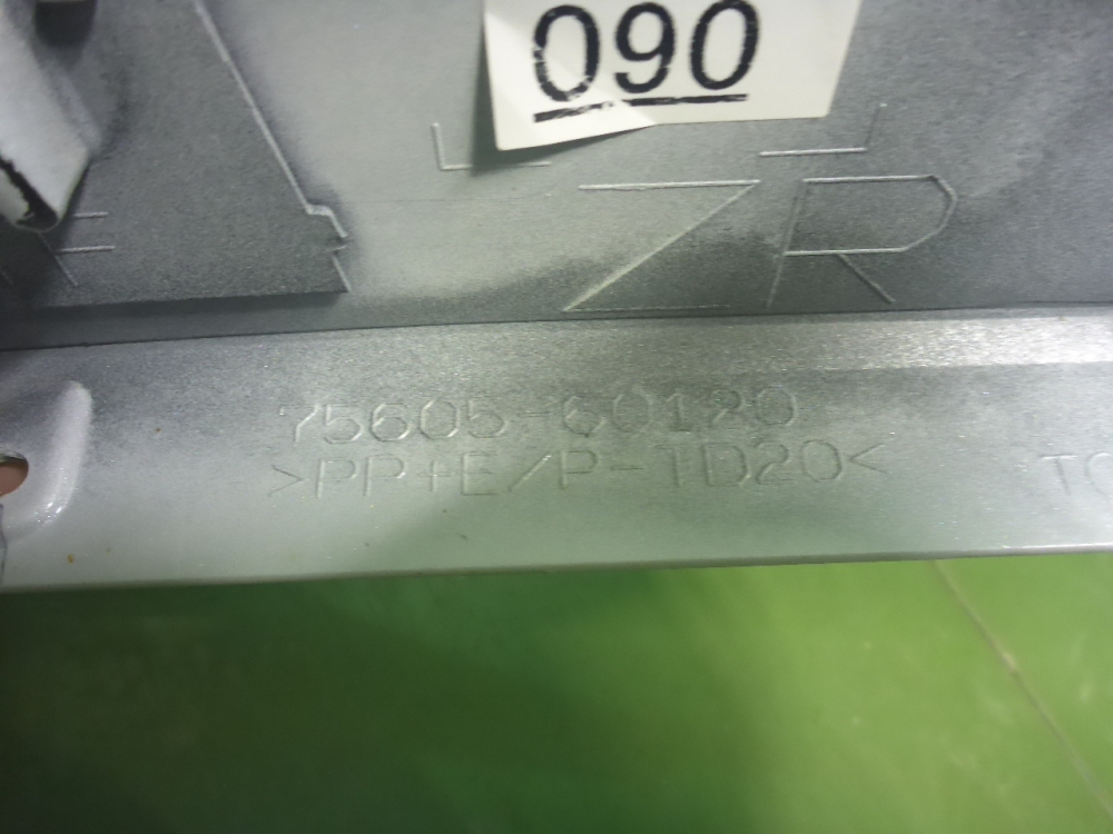 Накладка заднего крыла правого