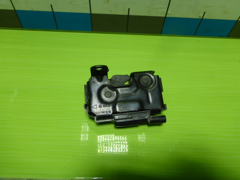 Замок капота