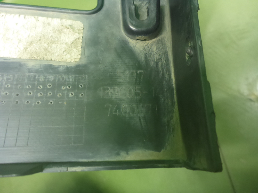 Накладка переднего крыла левого