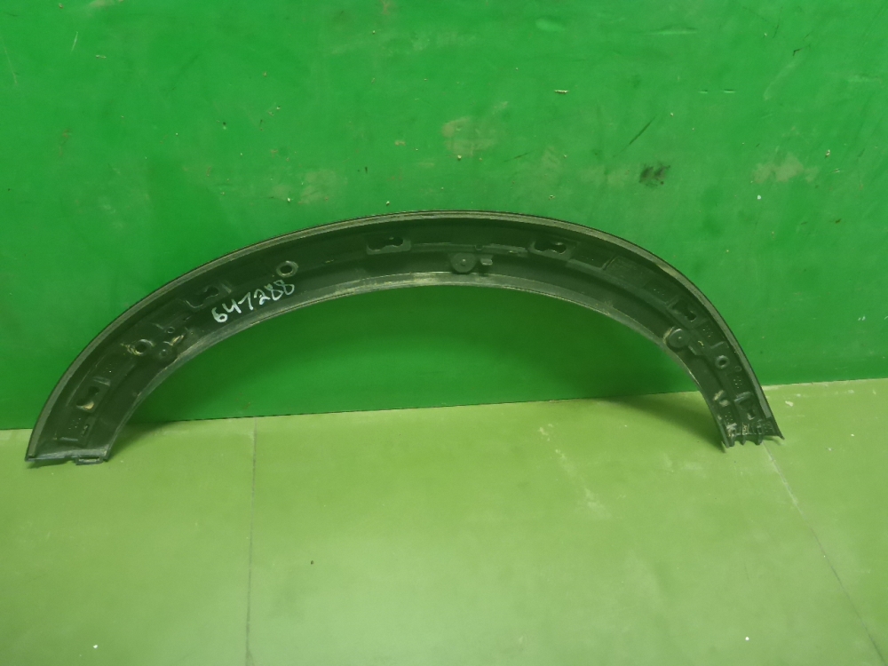 Накладка заднего крыла левого