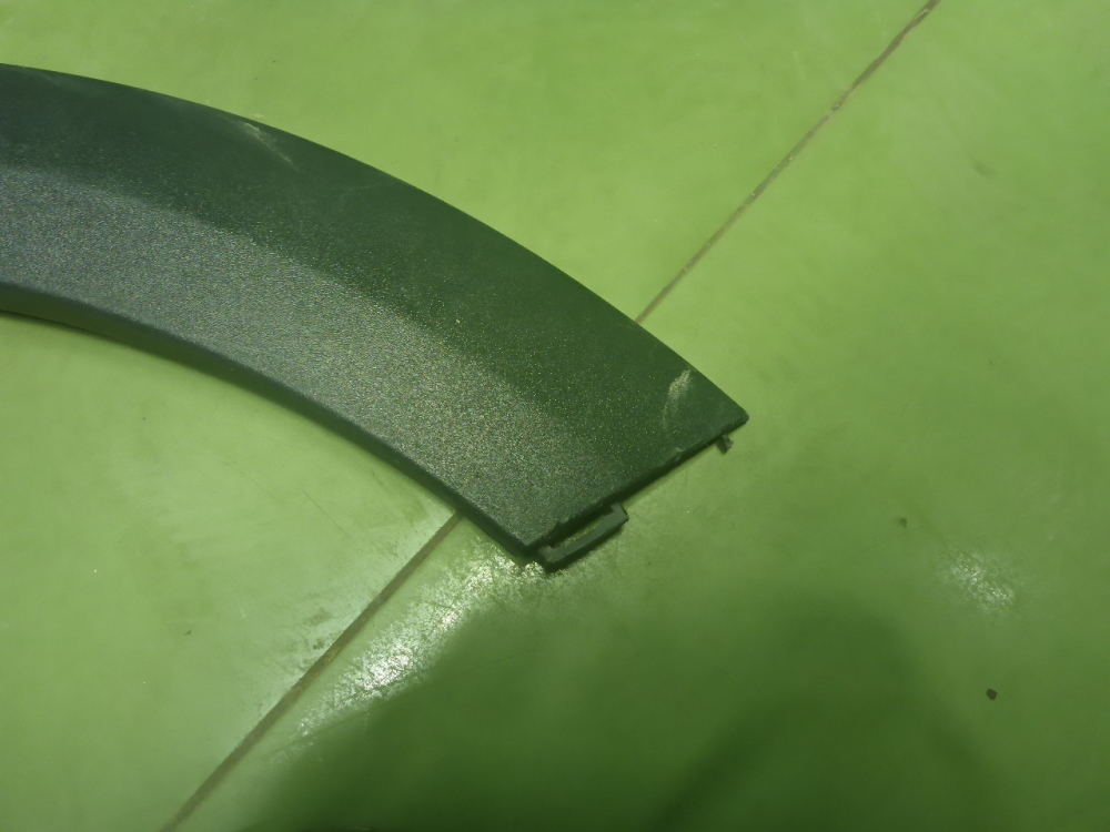 Накладка заднего крыла левого