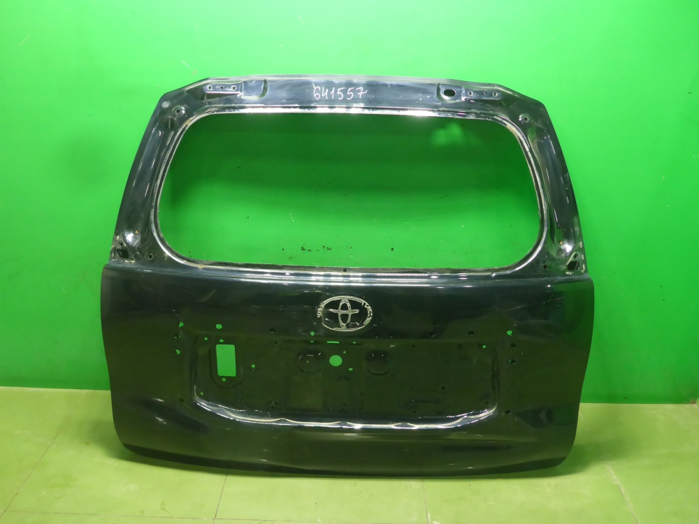 Дверь багажника